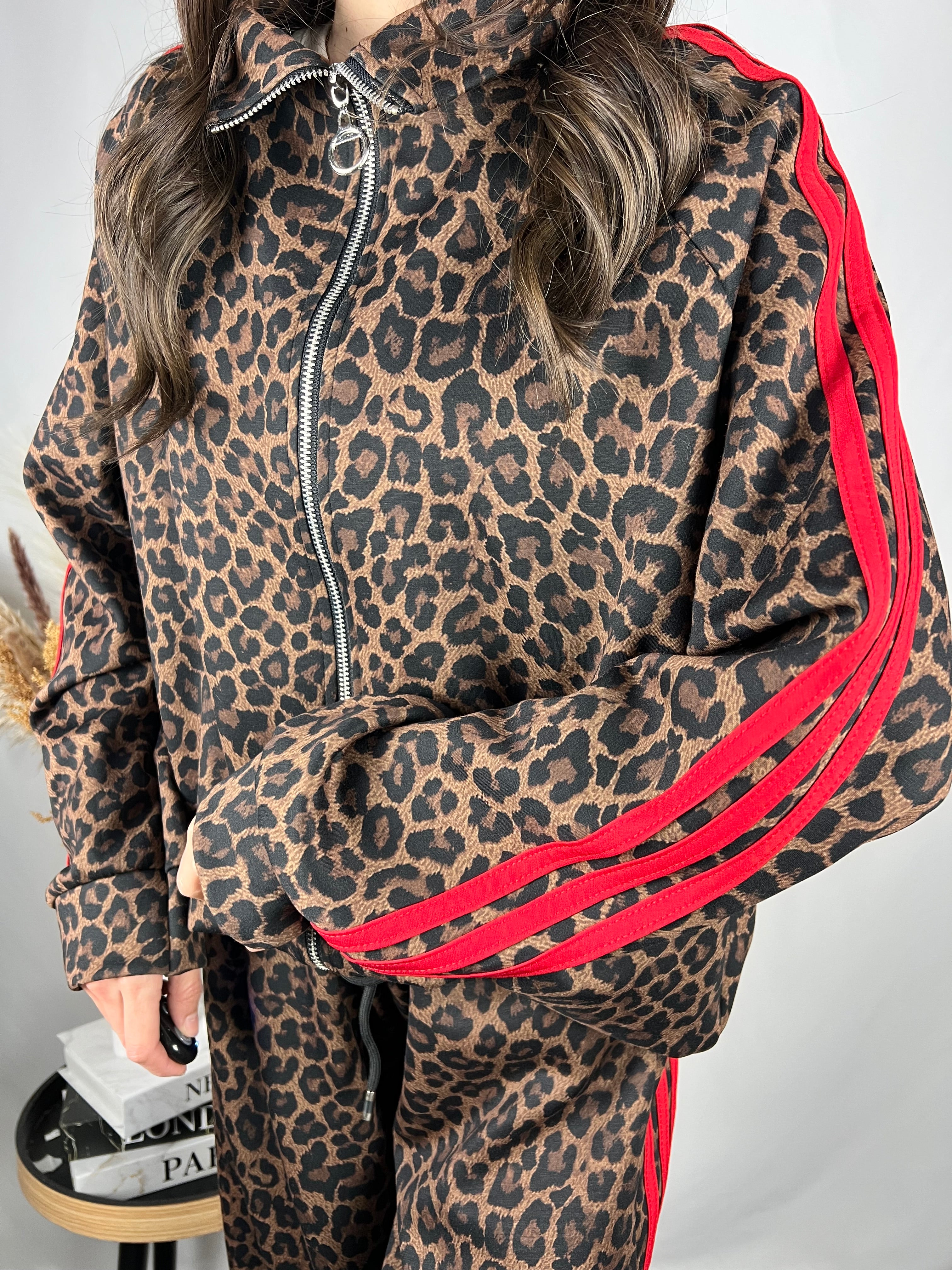Completo Leopard e Red