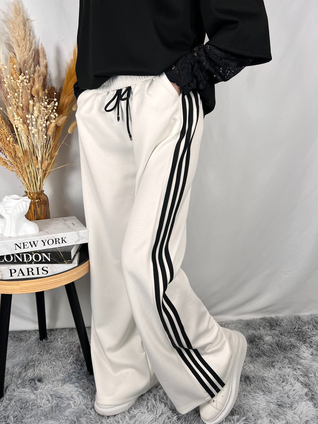 Pantalone bianco fasce nere