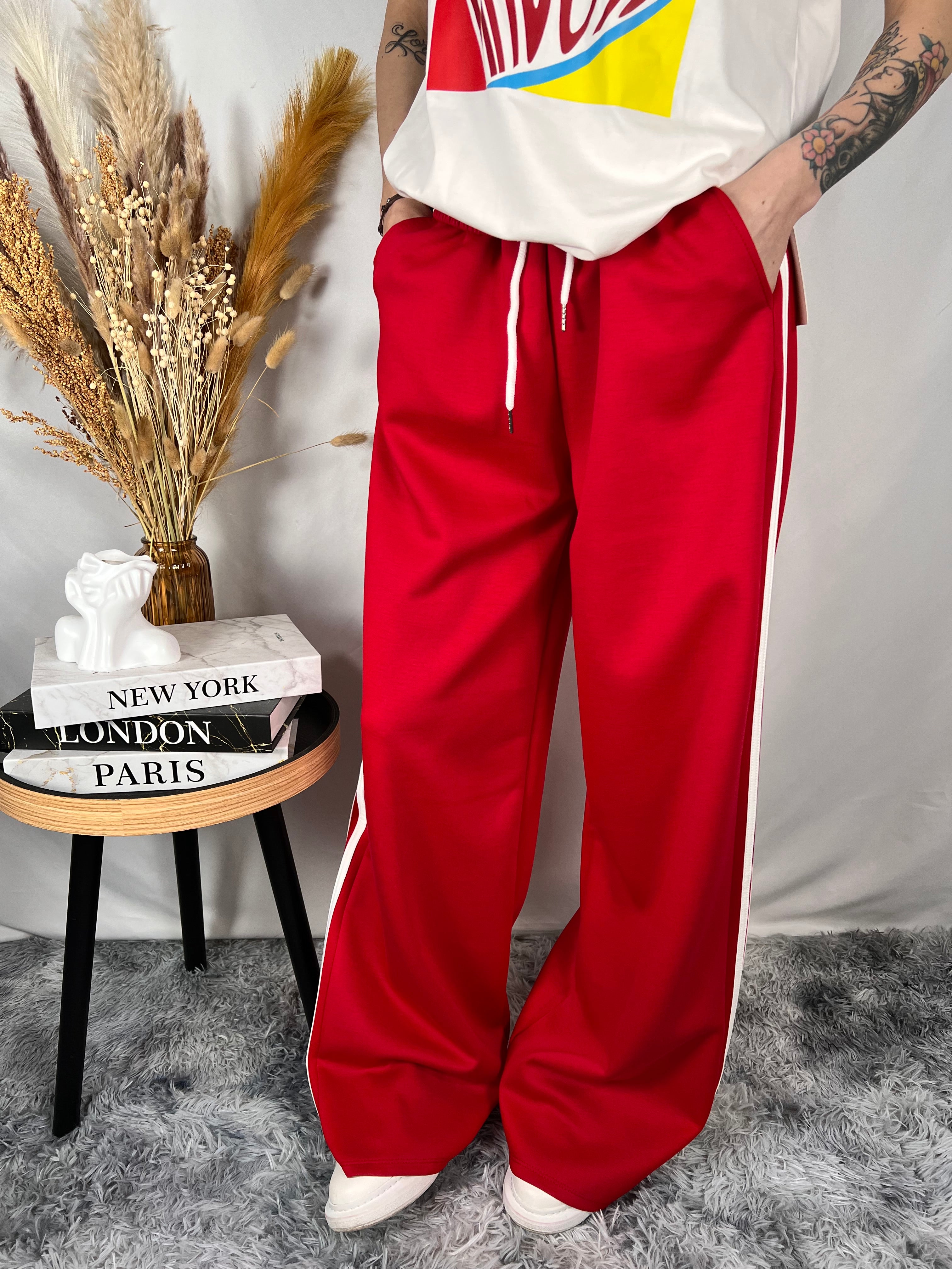 Pantalone rosso fasce bianche