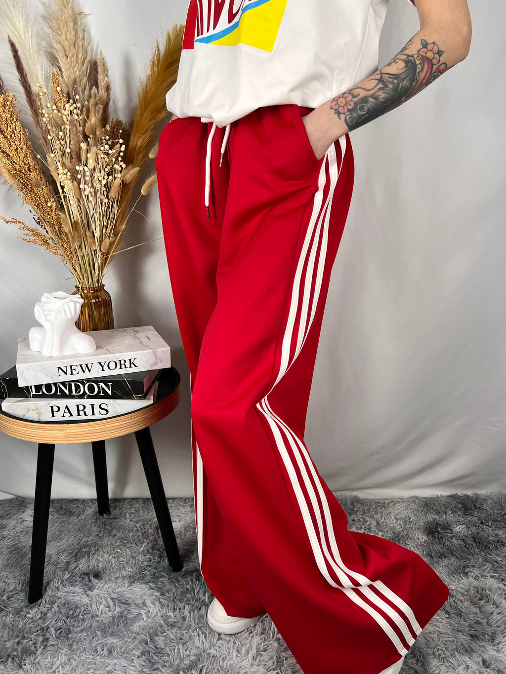 Pantalone rosso fasce bianche