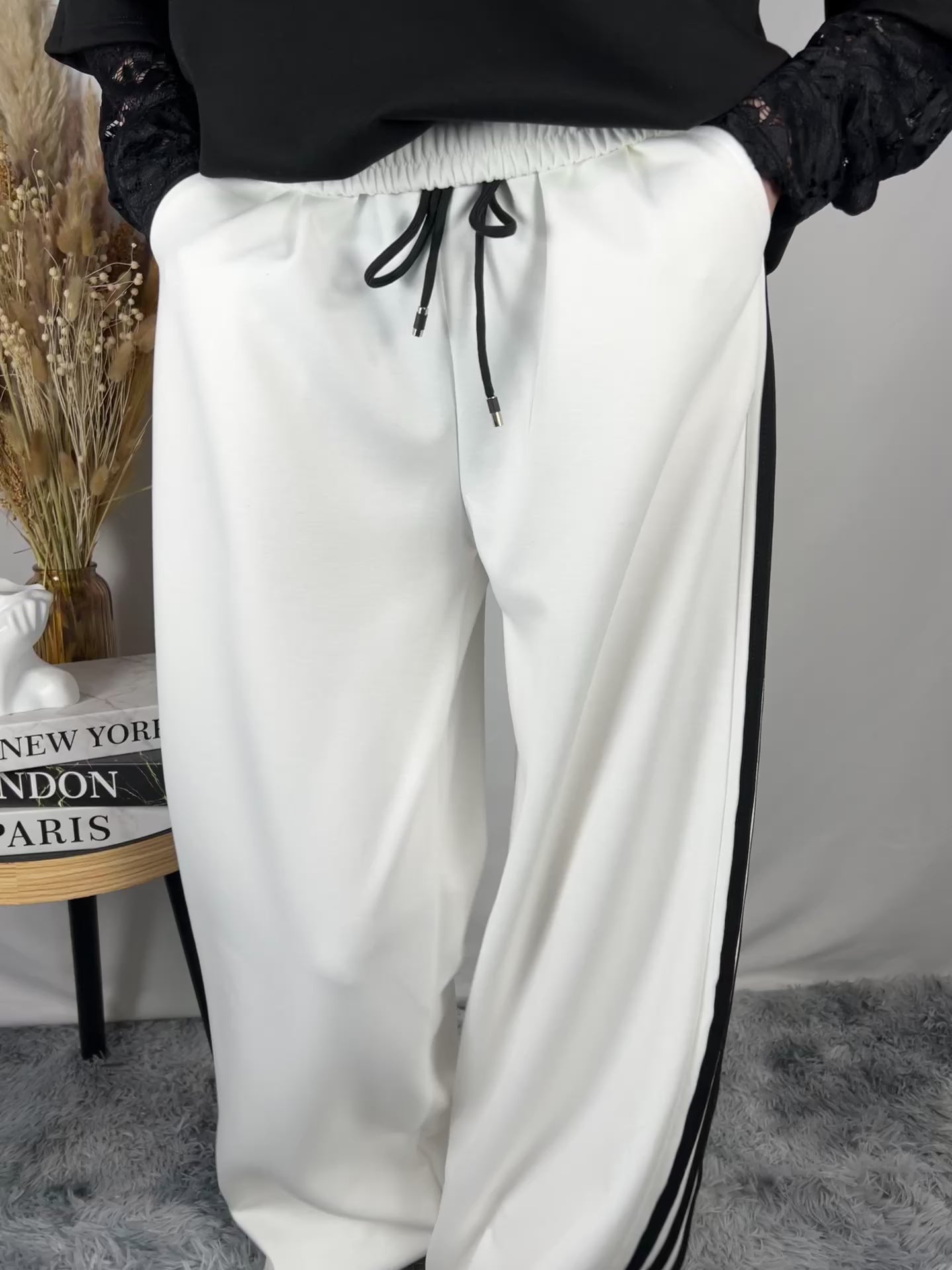 Pantalone bianco fasce nere